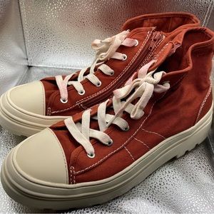 Zara high top sneakers orange size EU 40 or US 9. Good condition Side zippers
